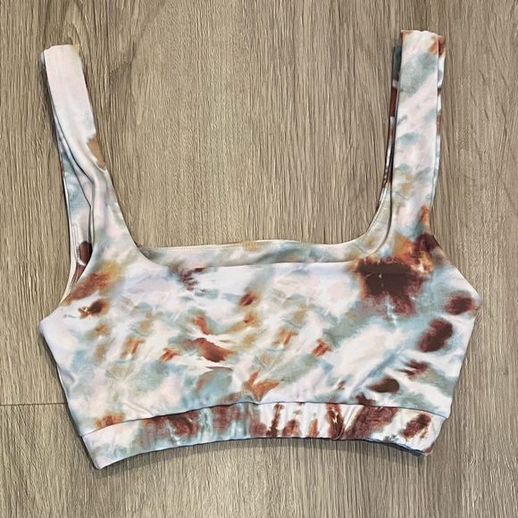 Strut This Jolie White Tye-Dye Sports Bra - Picture 3 of 7